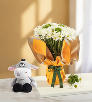Sarı Buket Kağıdında Papatyalar ve Peluş Eşek