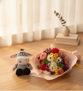 Pembe Buketli Karanfiller ve Peluş Eşek