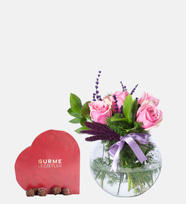 Akvaryum Camda Pembe Güller ve Gurme Lezzetler