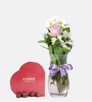 Silindir Vazoda Papatya & Gül ve Gurme Lezzetler