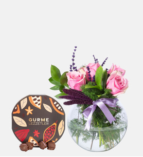 Akvaryum Camda Pembe Gül ve Yuvarlak Gurme Lezzetler