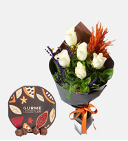 Yeşil Buket Kağıtlı Beyaz Güller ve Gurme Lezzetler